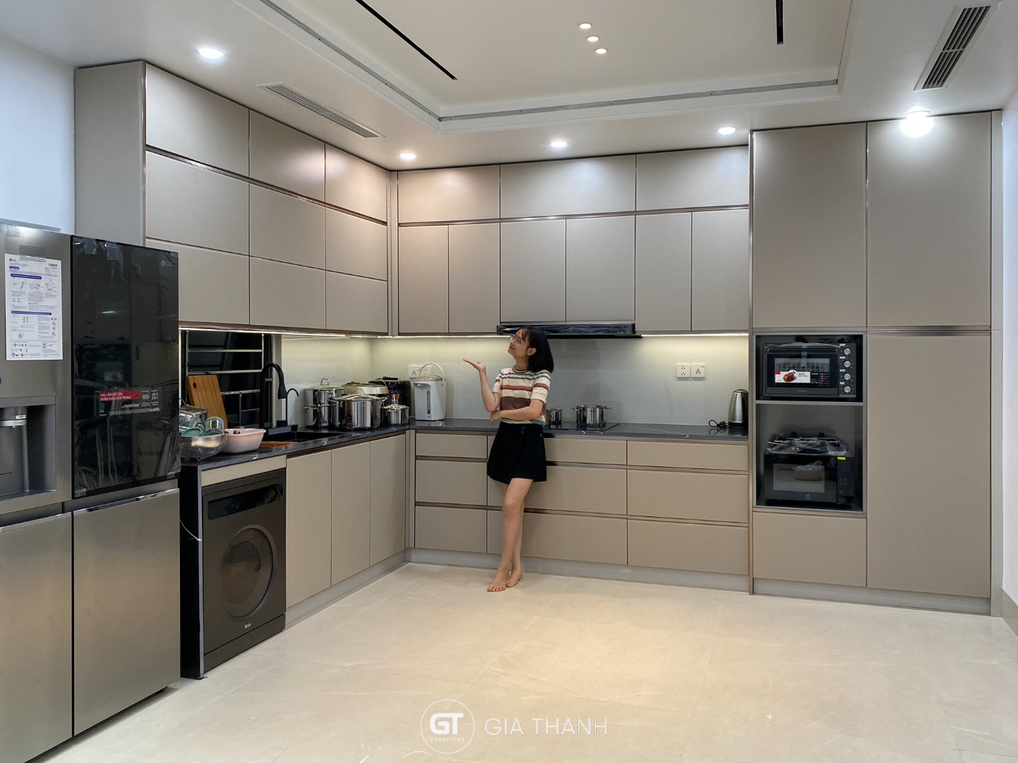 Tủ bếp inox cánh kính - KĐT Hạ Đình (11)