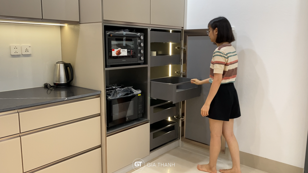 Tủ bếp inox cánh kính - KĐT Hạ Đình (2)