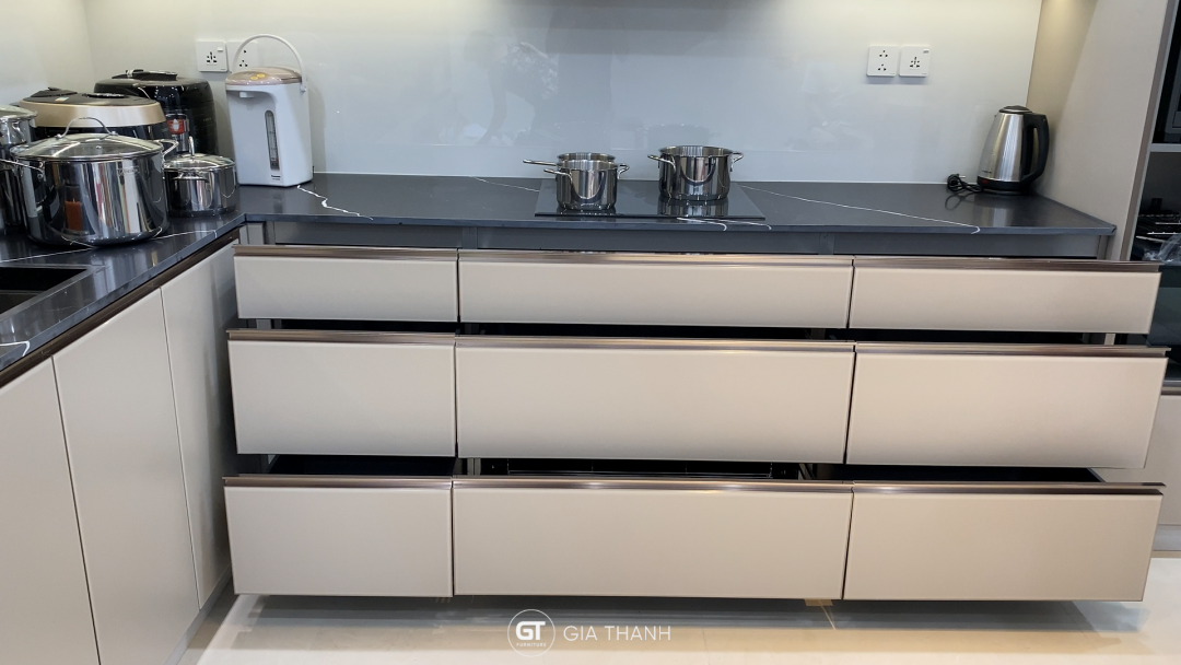 Tủ bếp inox cánh kính - KĐT Hạ Đình (3)