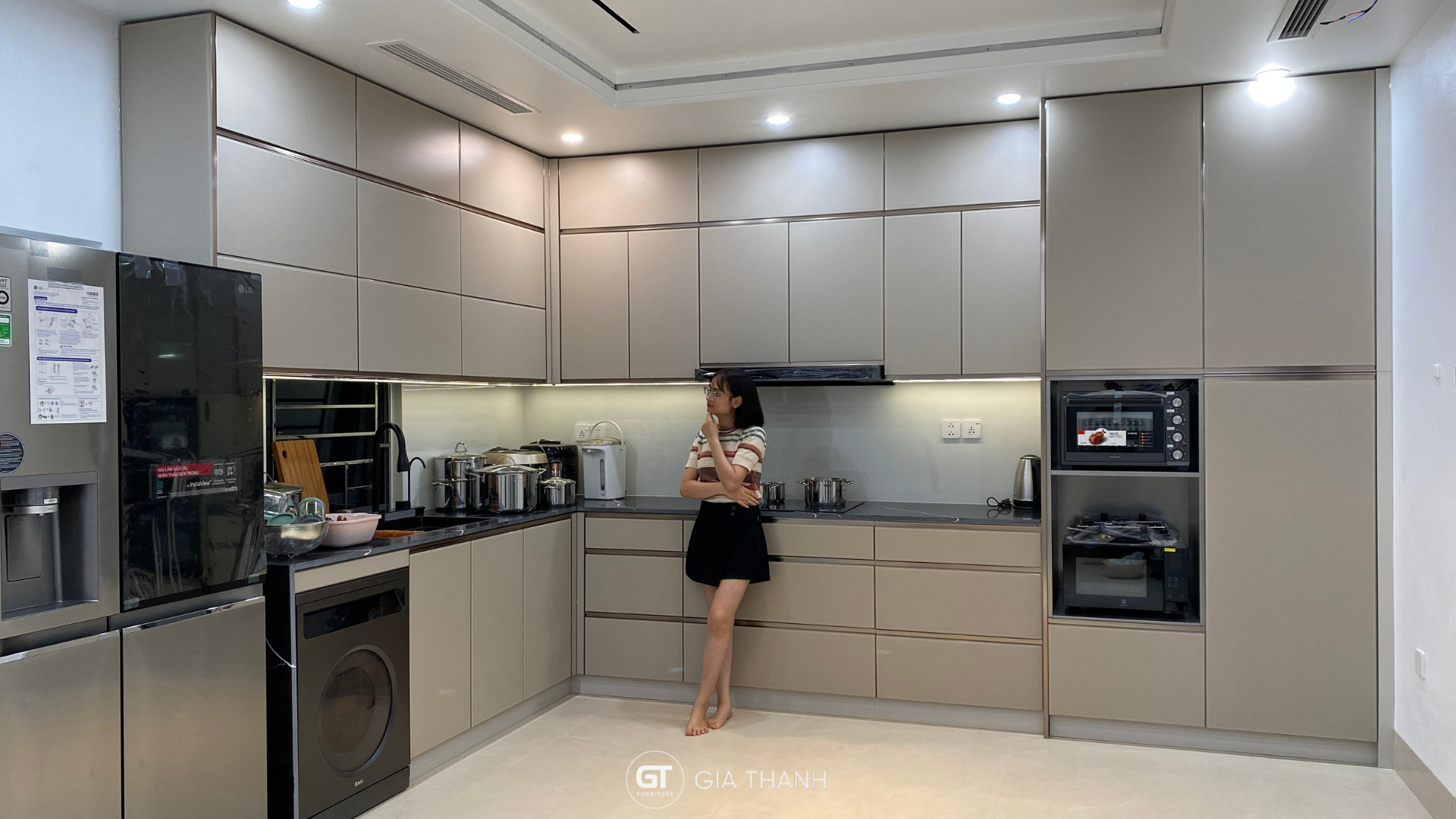 Tu bep inox canh kinh KDT Ha Dinh 6