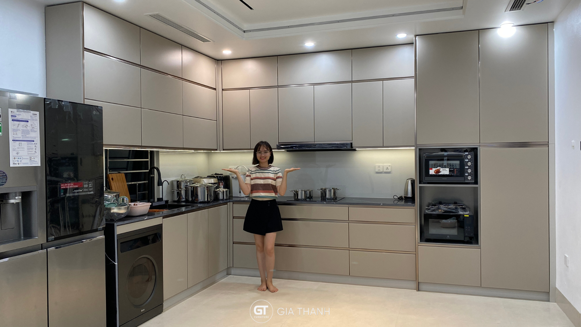 Tu bep inox canh kinh KDT Ha Dinh 8